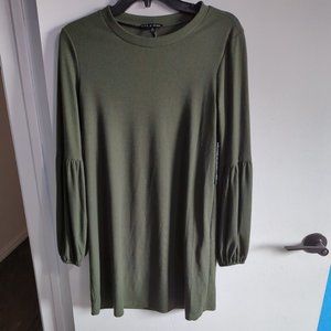 Green Medium long sleeve dress